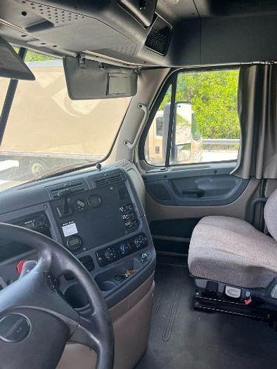 Used 2015 Freightliner Cascadia