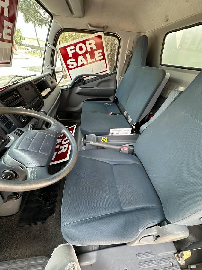 Used 2014 Mitsubishi Fuso Box Truck