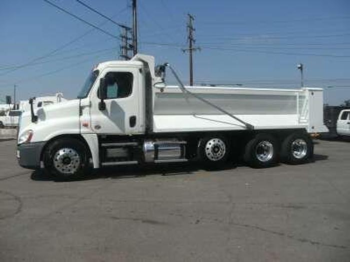 Used 2015 Freightliner Cascadia Super 10