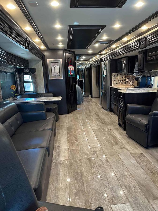 Used 2017 Newmar Dutch Star 4002