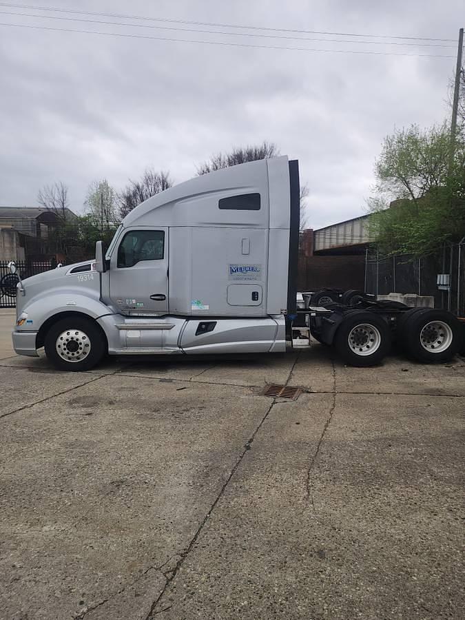 Used 2014 Kenworth T680 Sleeper Semi Truck