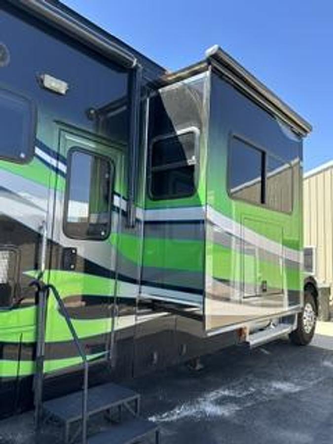 Used 2008 Renegade Classic Super C Motorhome