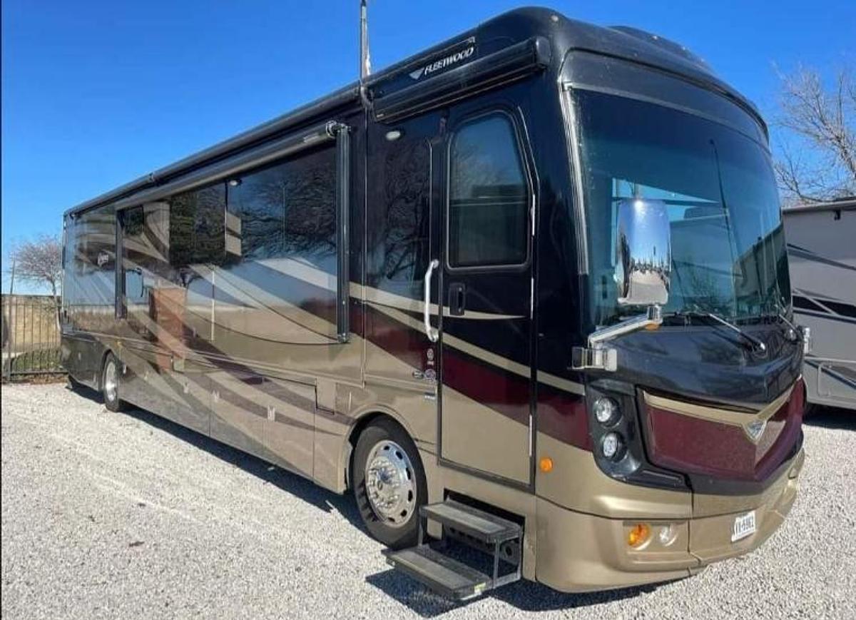 Used 2017 Fleetwood Discovery 39G