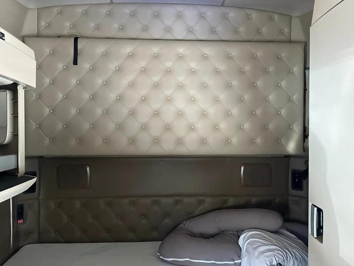 Used 2019 Kenworth T680 Sleeper Semi Truck