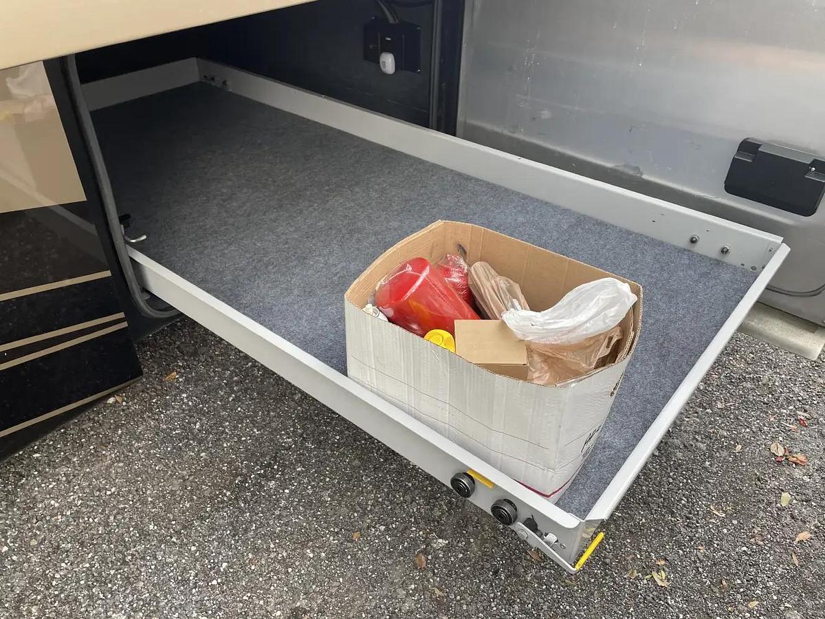 Used 2015 Tiffin Phaeton 40QTH