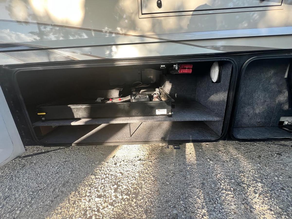 Used 2014 Itasca Meridian 42GQ Class A Motorhome