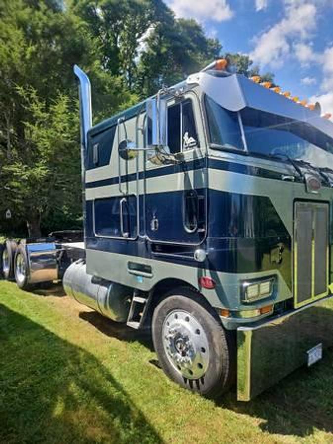 Used 1984 Peterbilt 362 Double Bunk