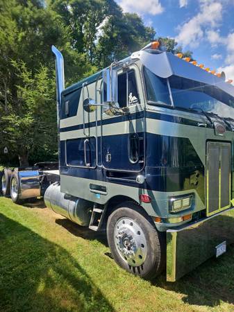 Used 1984 Peterbilt 362 Double Bunk