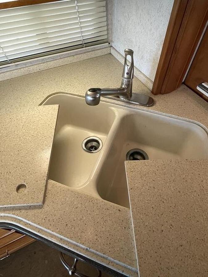 Used 2007 Monaco Camelot 42PDQ Class A Motorhome