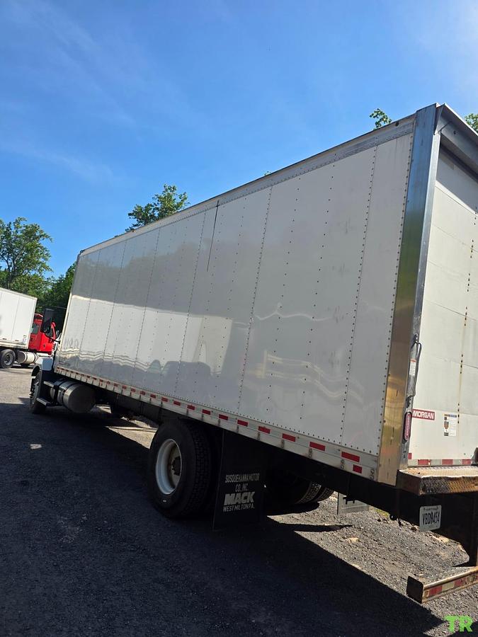 Used 2022 Mack MD Box Truck
