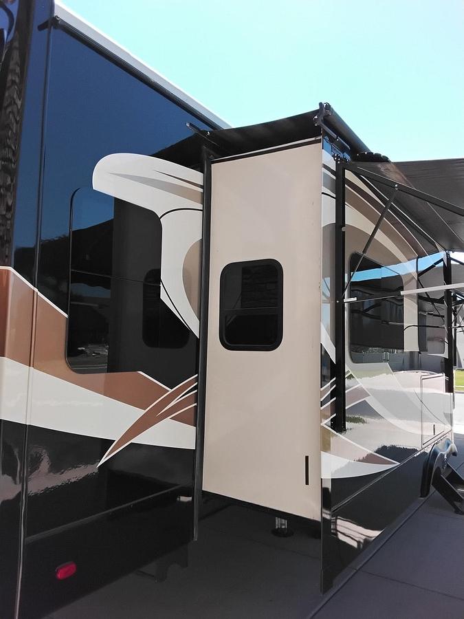 Used 2019 Heartland Landmark 365 Newport Fifth Wheel
