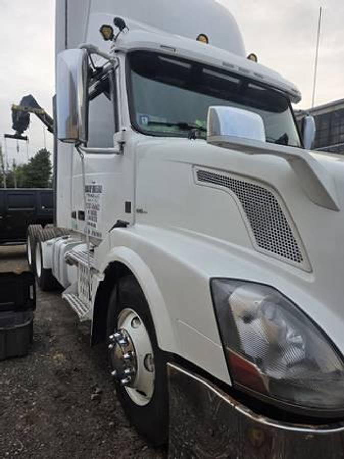 Used 2013 Volvo D13 DNL