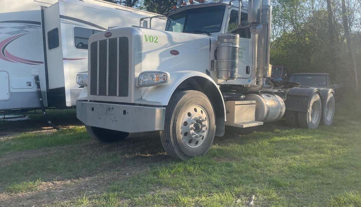 Used 2022 Peterbilt 389 Day Cab