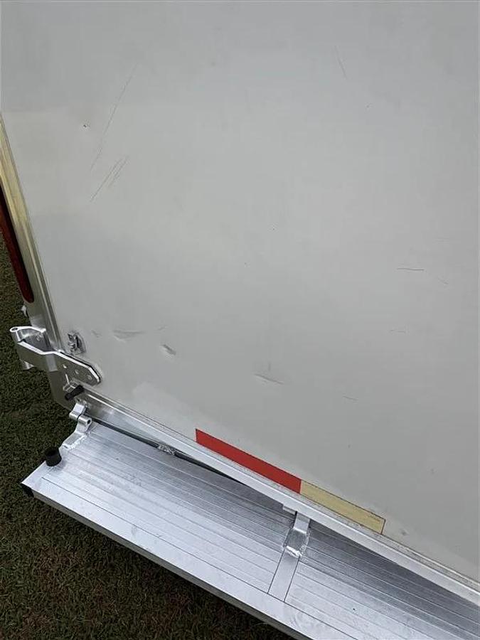 Used 2017 Merhow 4 Horse with Living Quarters