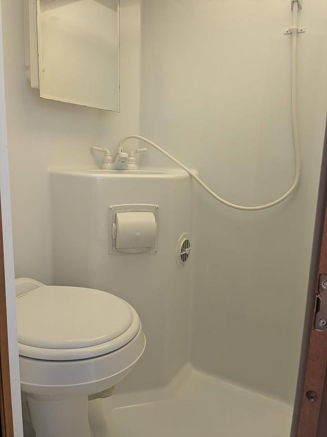 Used 2016 Adventurer 89RVS Motorhome