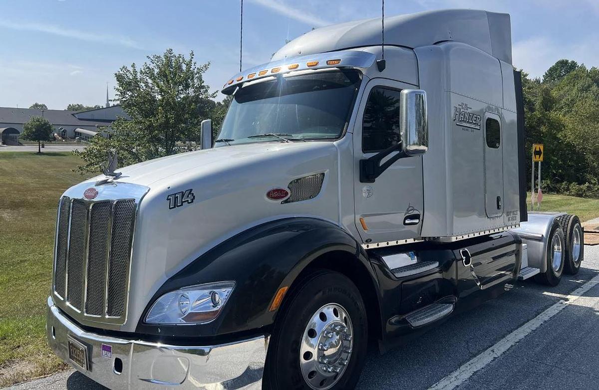 Used 2015 Peterbilt 579 Sleeper Semi Truck