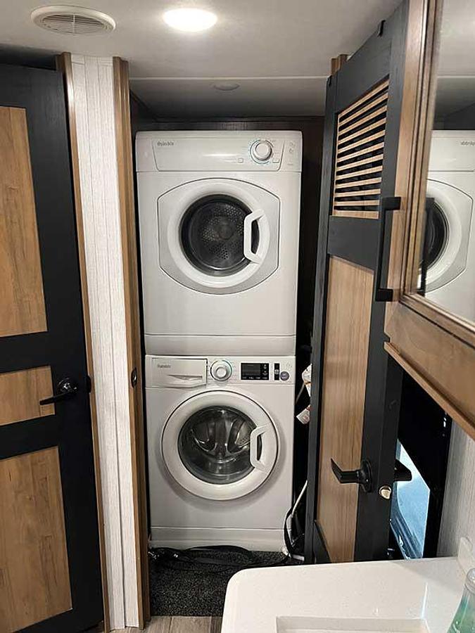 Used 2021 Heartland Landmark 365 Newport