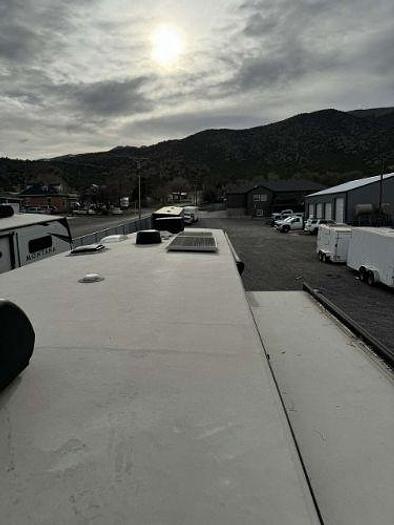 Used 2021 Keystone Avalanche 37EGK