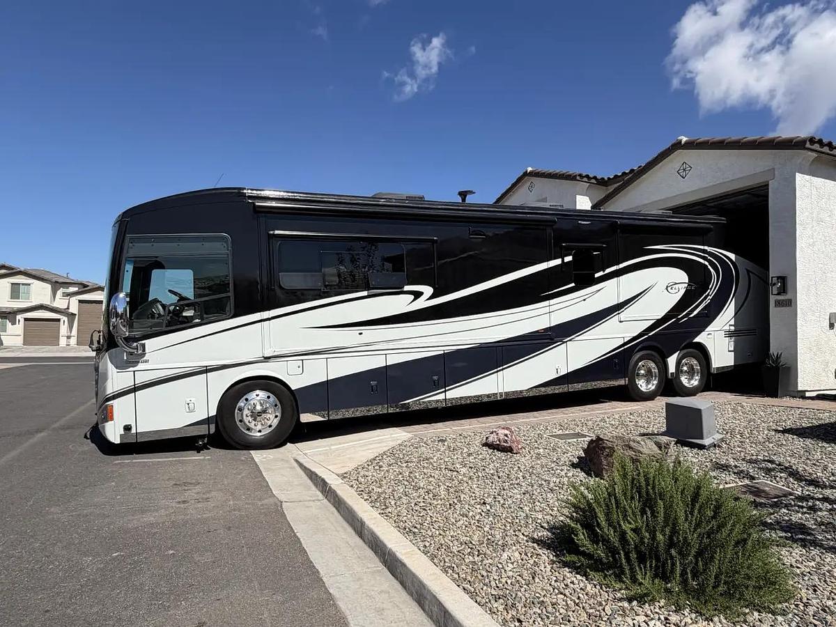 Used 2015 Winnebago Itasca Ellipse 42HD