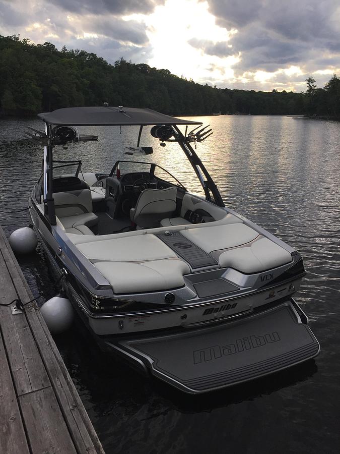 Used 2014 Malibu Wakesetter VLX 22 Ski/Wakeboard Boat