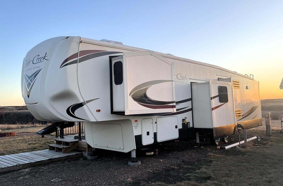 Used 2019 Forest River Cedar Creek Silverback 37MBH