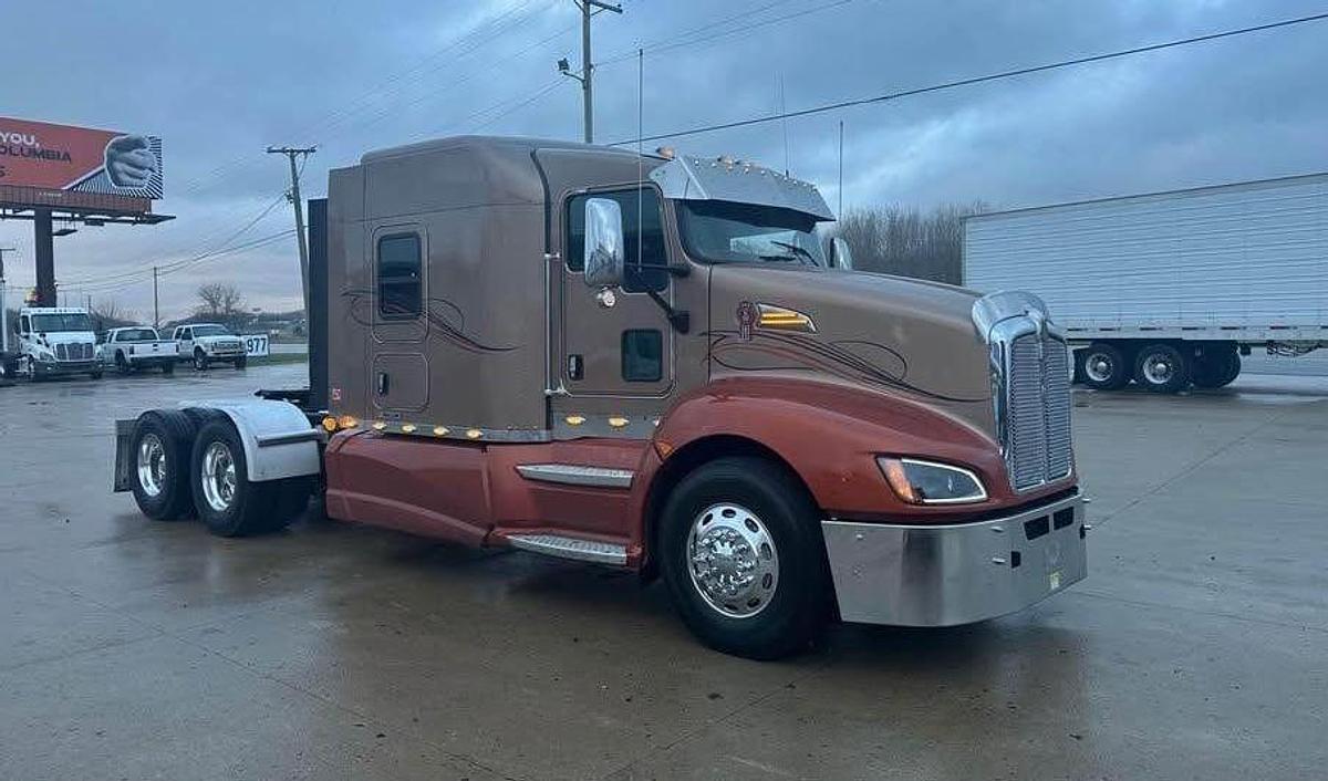 Used 2015 KENWORTH T660 Conventional Sleeper Semi