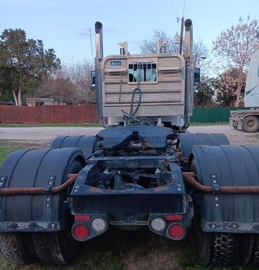 Used 2022 Peterbilt 389 Day Cab