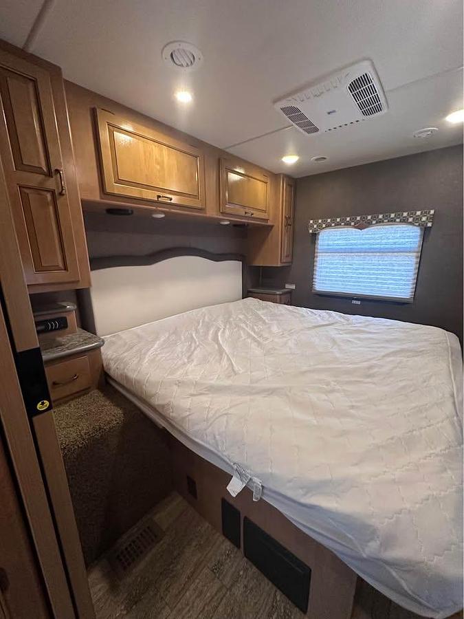 Used 2017 Thor Motor Coach Hurricane