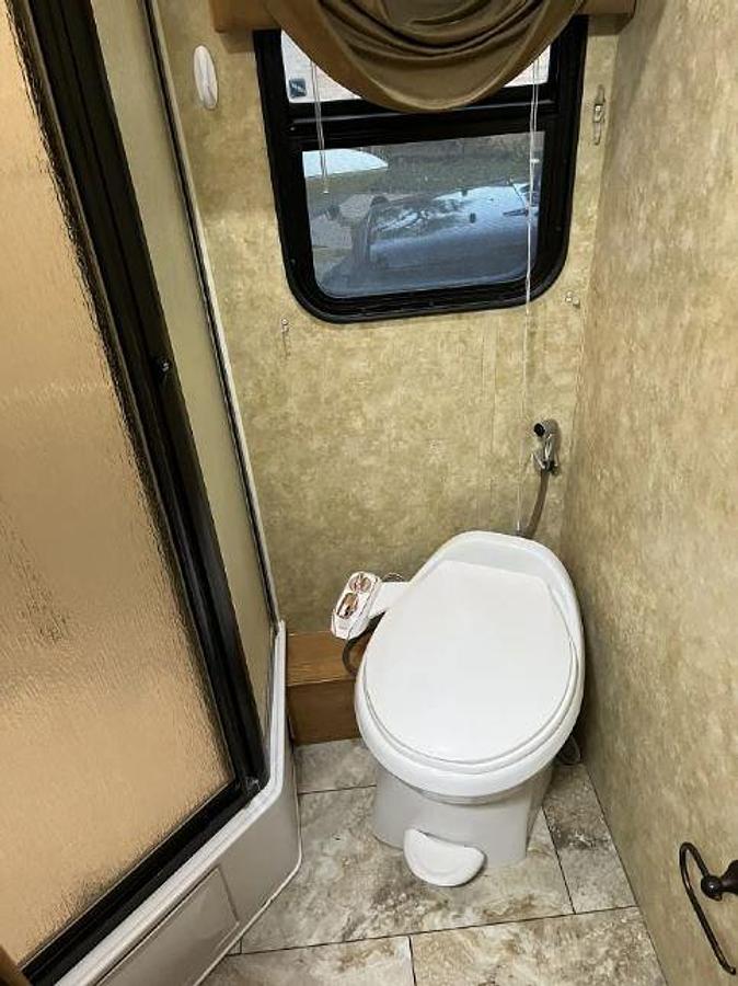 Used 2008 Coachmen Cross Country 382DS Class A Motorhome