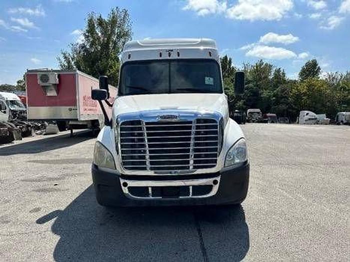 Used 2018 Freightliner Cascadia 125