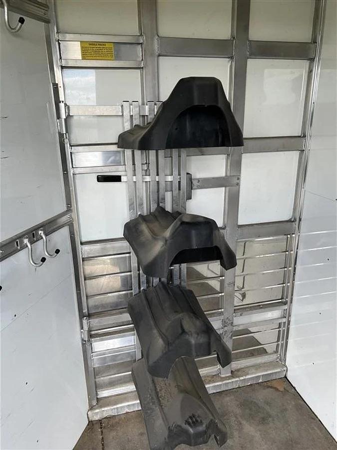 Used 2010 Sundowner Sunlite 720 6 Horse