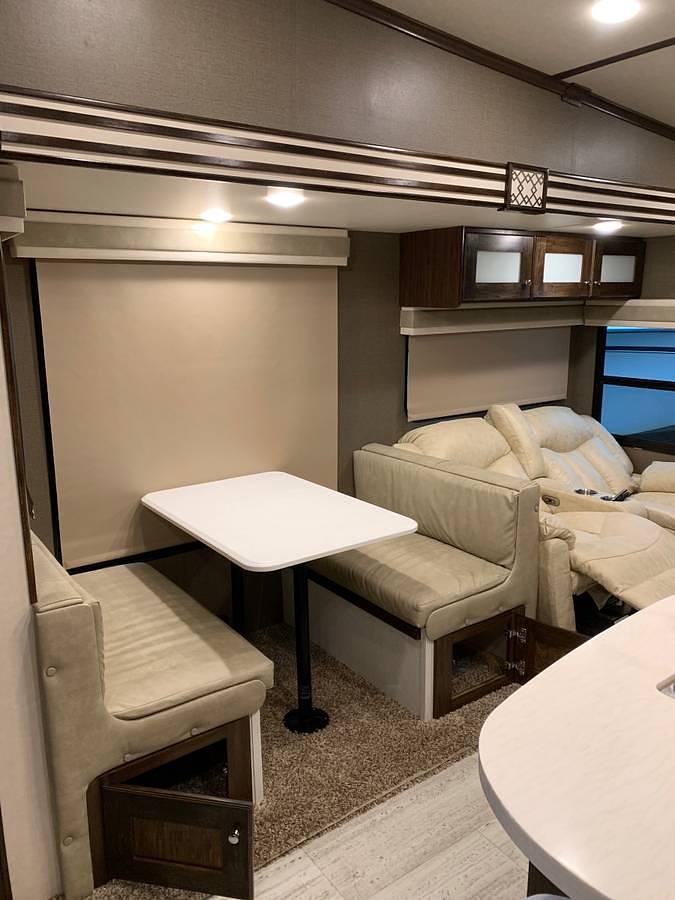 Used 2019 Vanleigh Pinecrest 305RLP