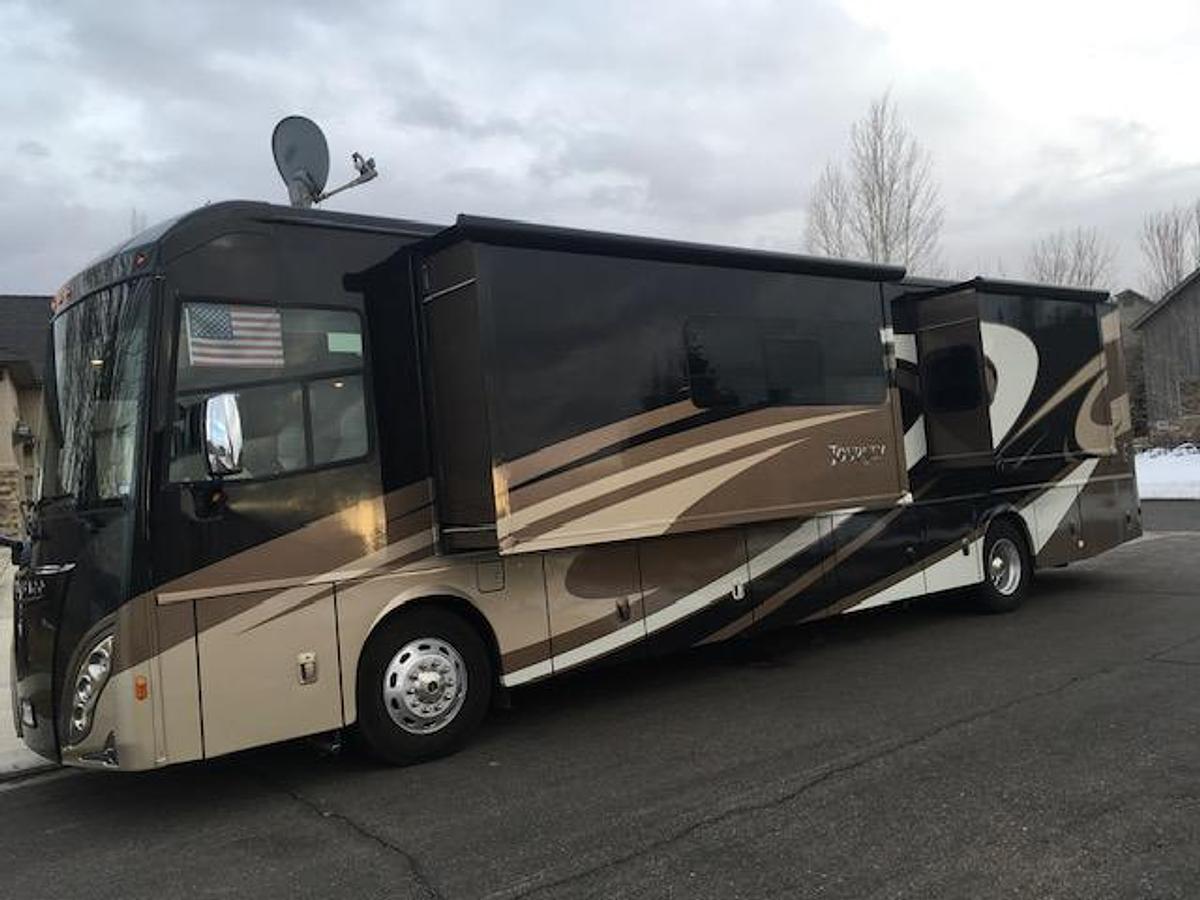 Used 2016 Winnebago Journey 40R Diesel Pusher
