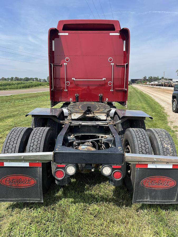 Used 2020 Peterbilt 389 Sleeper Truck