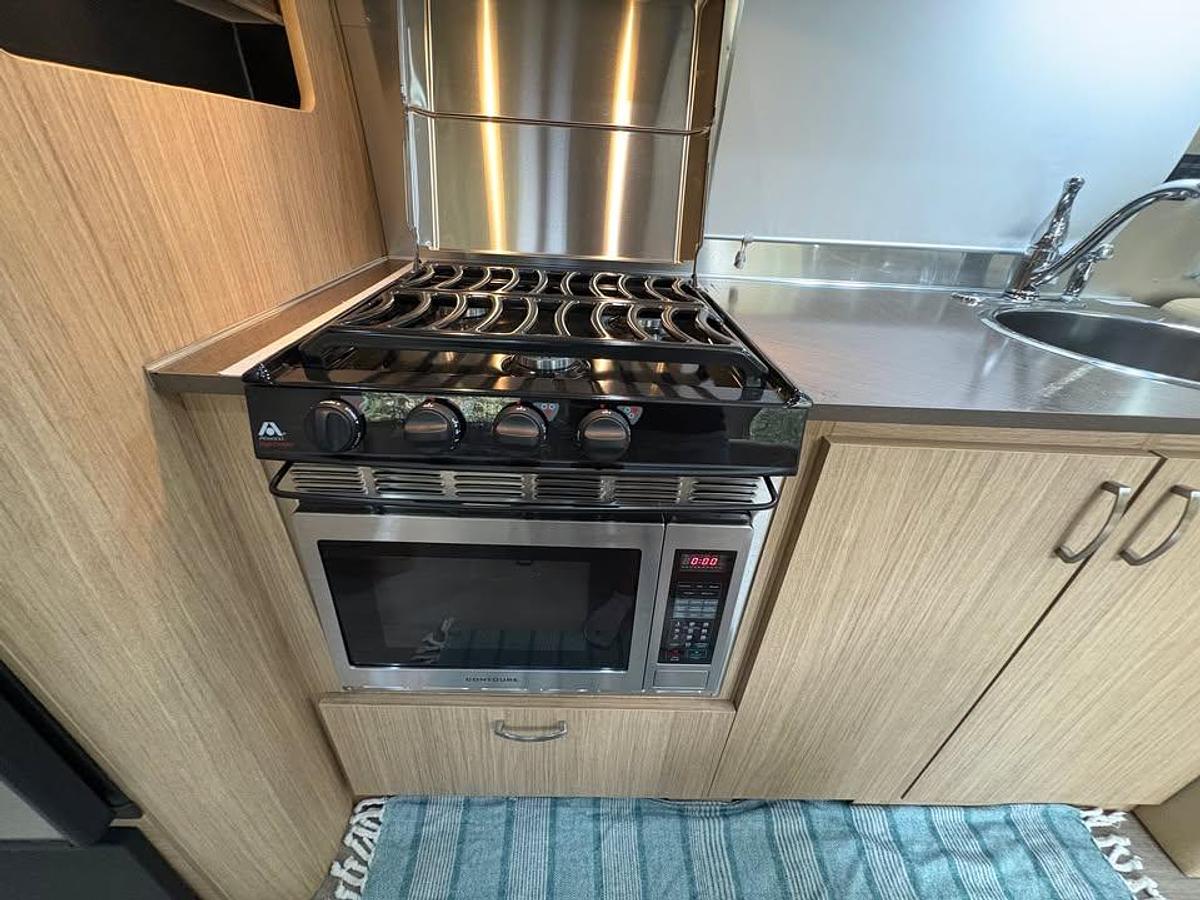 Used 2017 Airstream Flying Cloud 28RB