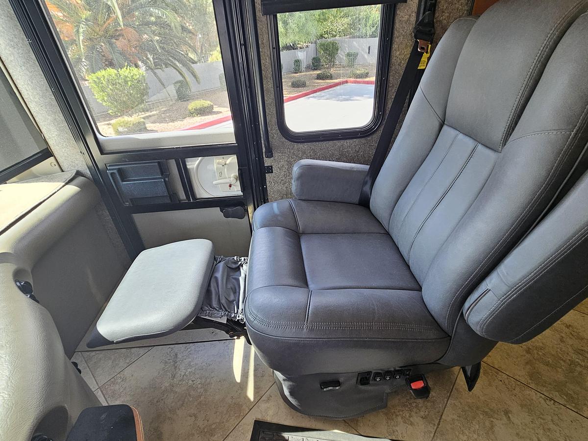 Used 2014 Fleetwood Expedition 40X