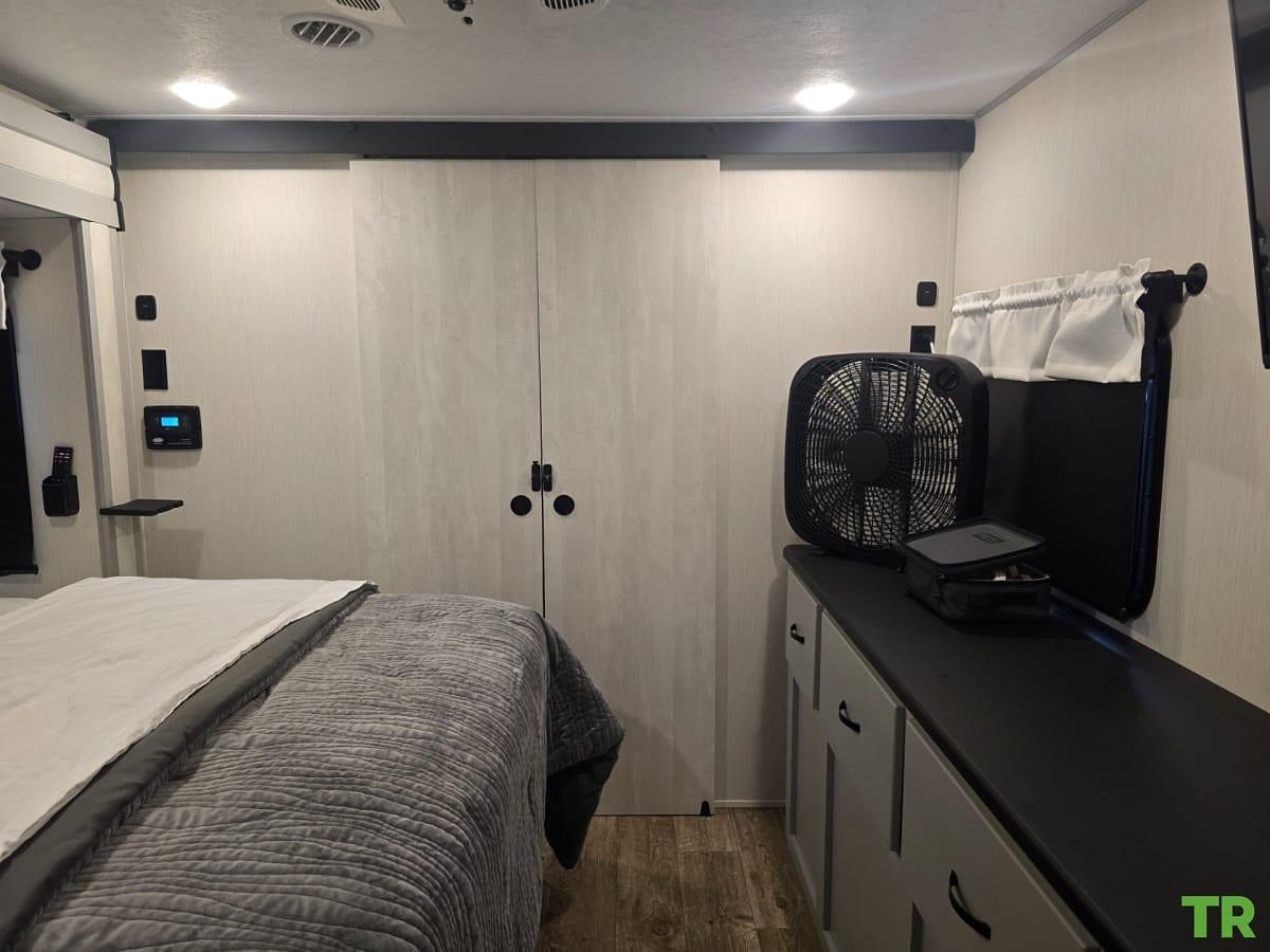 Used 2023 Forest River Vibe 34XL Travel Trailer – Used Only 3 Times – Excellent Condition – Many Extras