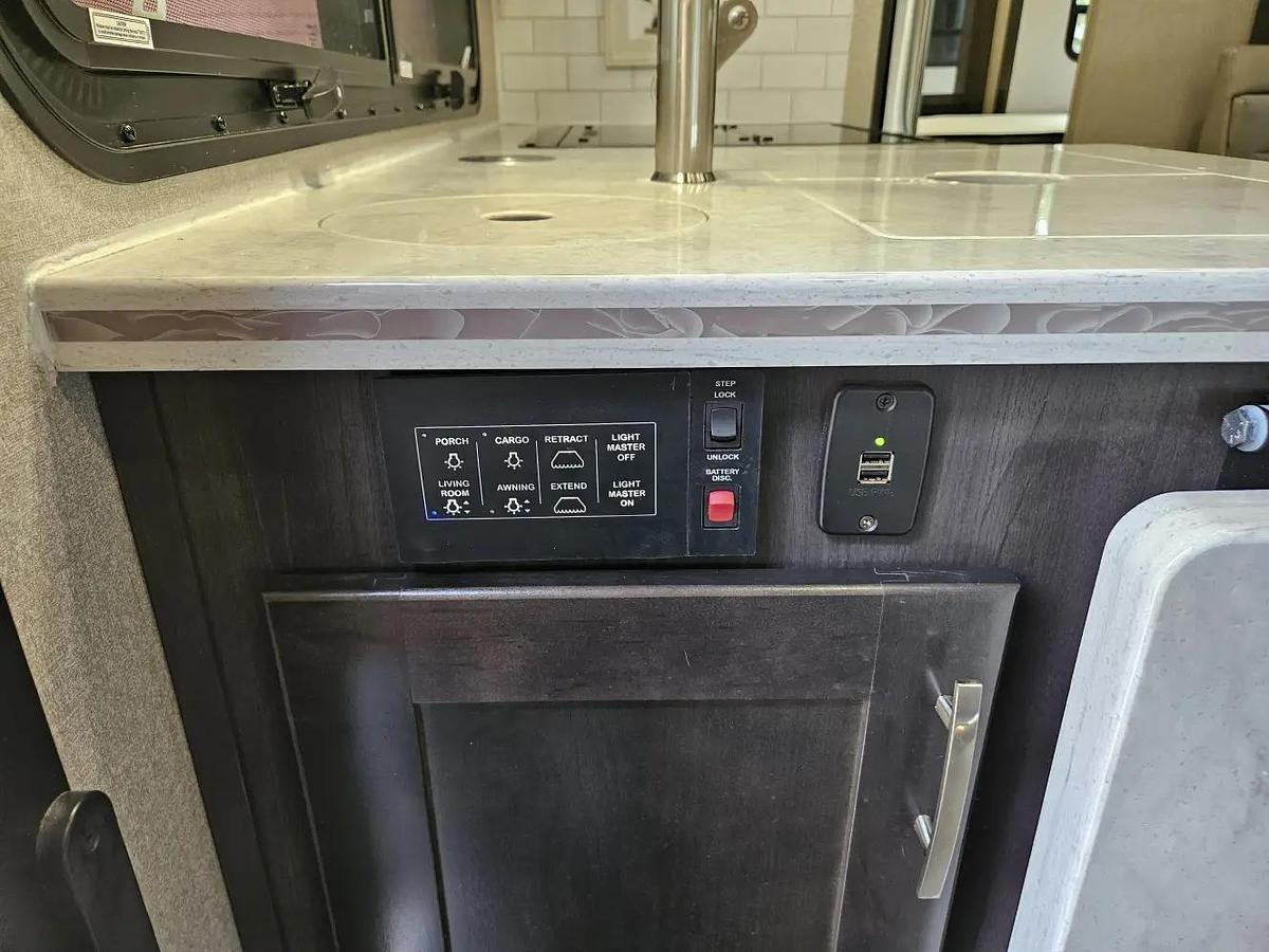 Used 2022 Dynamax Isata 5 30FW