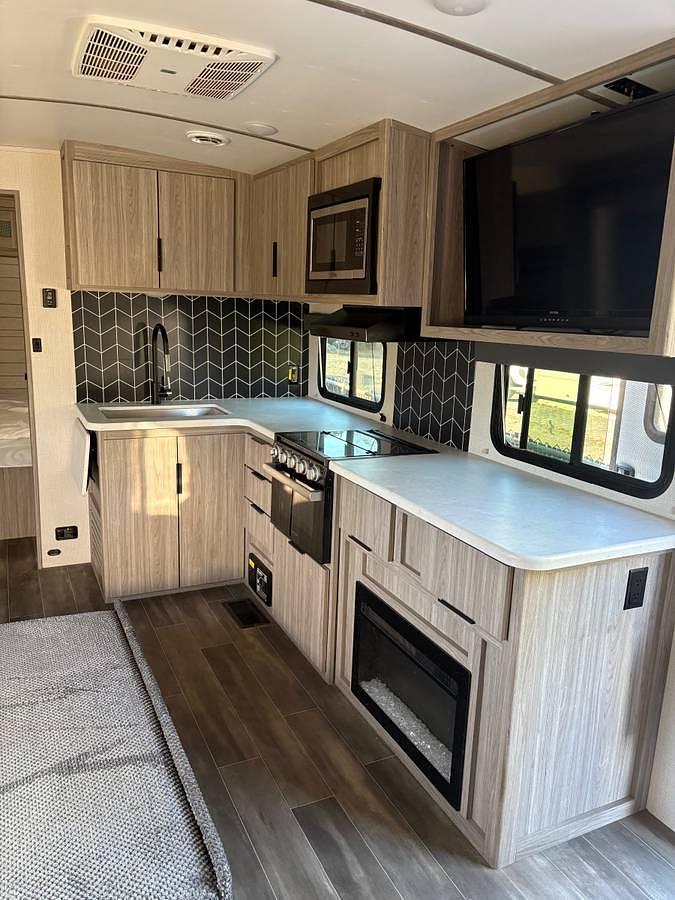 Used 2023 Keystone Passport Travel Trailer