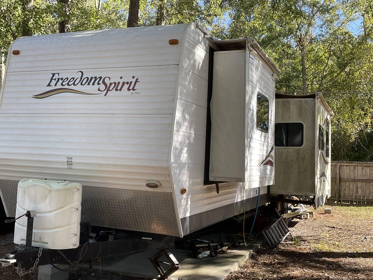 Used 2008 Thor Freedom Spirit 37Q Travel Trailer