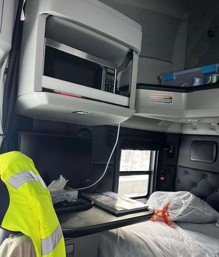 Used 2022 Kenworth T680 and 2023 Stoughton 53x102 Dry Van Trailer