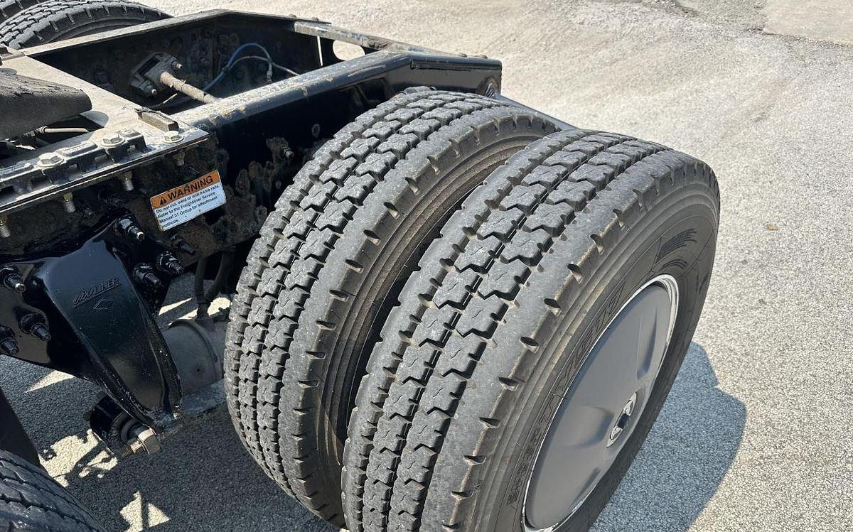 Used 2019 Freightliner Cascadia 126