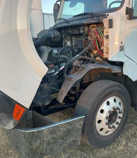 Used 2015 Volvo VNL64T300