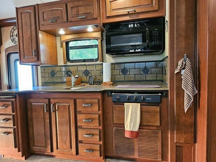 Used 2015 Jayco Seneca 37 RB