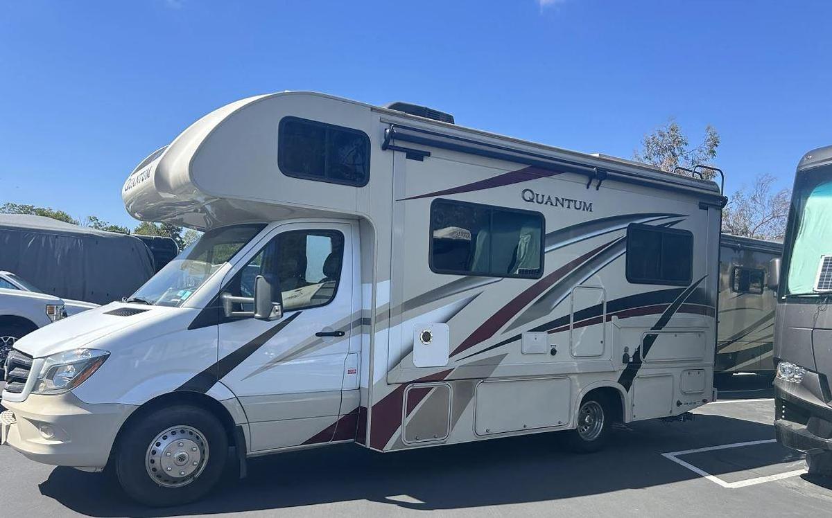 Used 2020 Thor Motor Coach Quantum KM24 w/ 2016 Nissan Versa Tow Vehicle