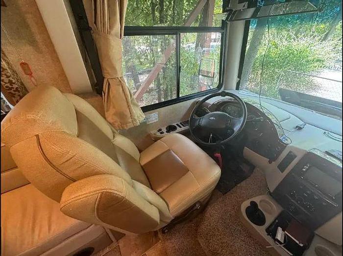 Used 2015 Thor Motor Coach Hurricane 27K