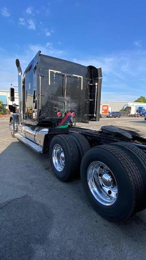 Used 2011 Freightliner Coronado 132