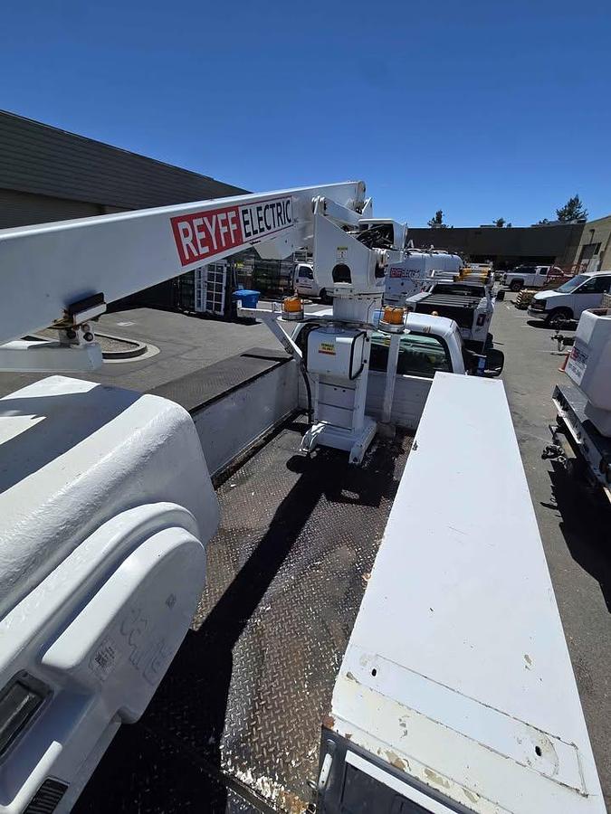 Used 2006 Ford F450 Super Duty Bucket Truck