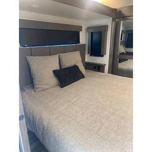 Used 2022 Alliance RV Valor 40V13