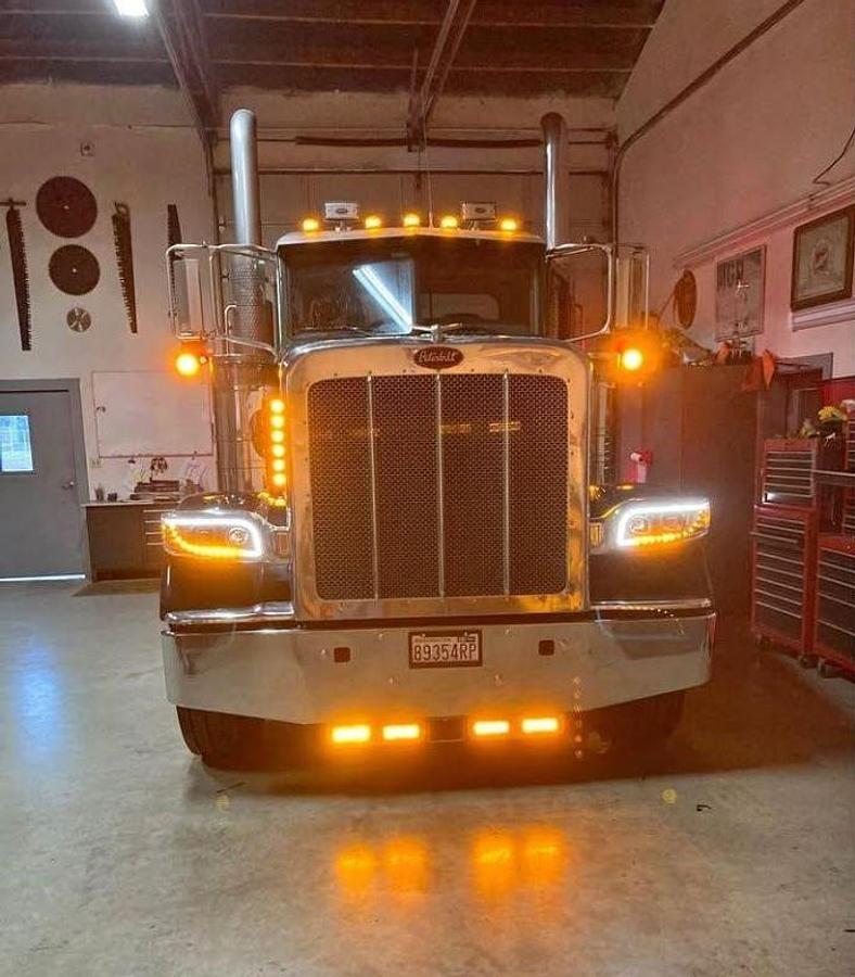 Used 2010 Peterbilt 388 Day Cab Semi Truck